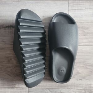 Yeezy Slides Onyx